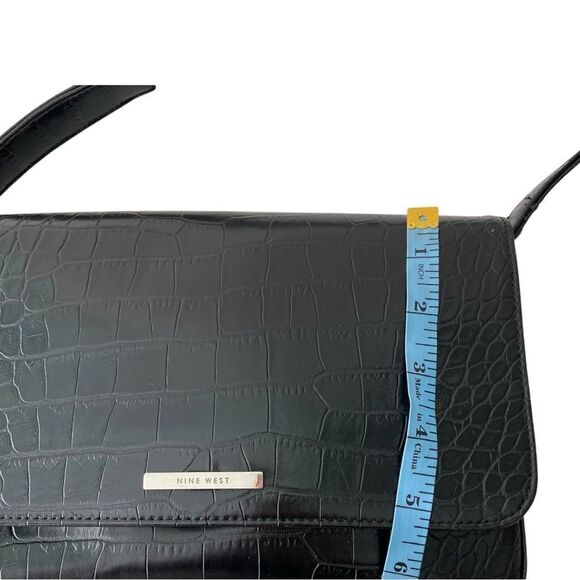 Nine West Elegant Black Faux Crocodile-Embossed Pattern Shoulder Bag in One Size - Picture 11 of 13